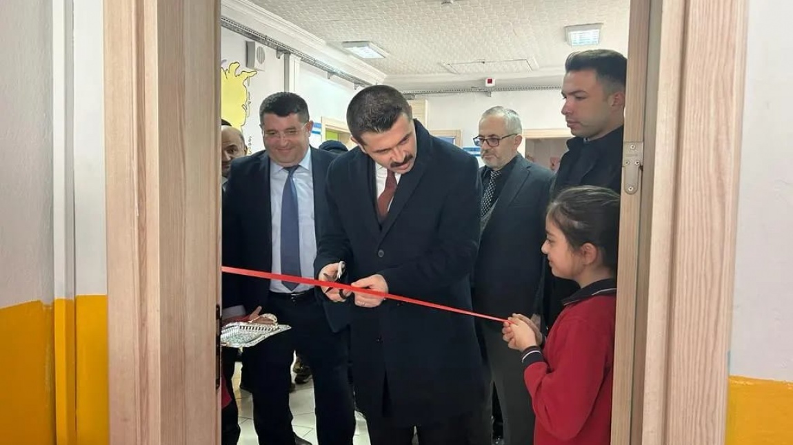 Devrekani Yunus Emre İlkokulu'nda Kütüphane ve Çok Amaçlı Oyun Salonu Açıldı